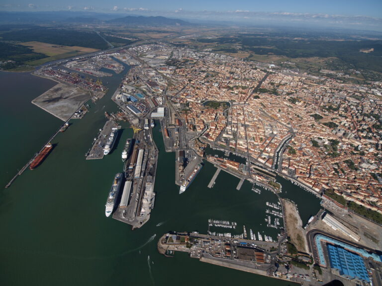 Traffici in calo nel porto di Livorno